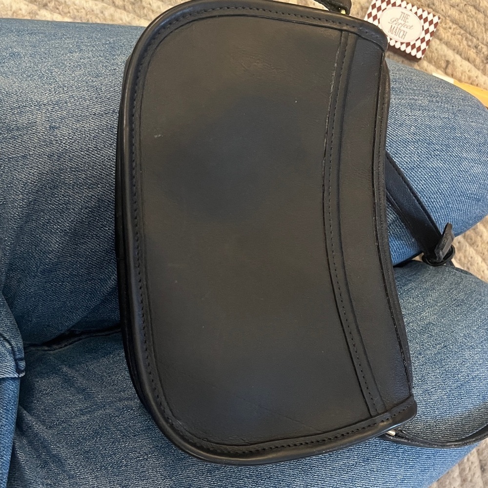 I don't have this bag anymore do not offer. Crossbody 9031 Bag Black Made in US - Picture 11 of 13